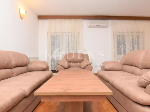 Izdavanje, dvosoban stan, 75m², Stara Varoš, Podgorica - image 9