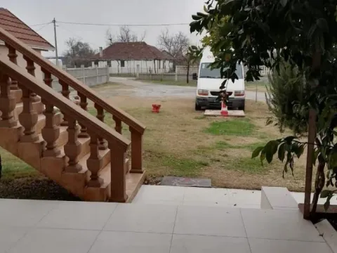 Sale, house, 350m², Tološi, Podgorica - image 2