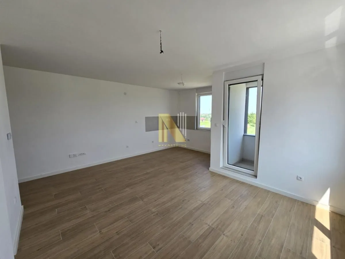 Prodaja, četvorosoban stan, 72m², Karagača, Petrovaradin