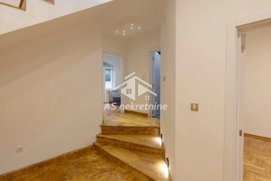 Izdavanje, kuća, 417m², Jajinci, Voždovac Sve Podlokacije