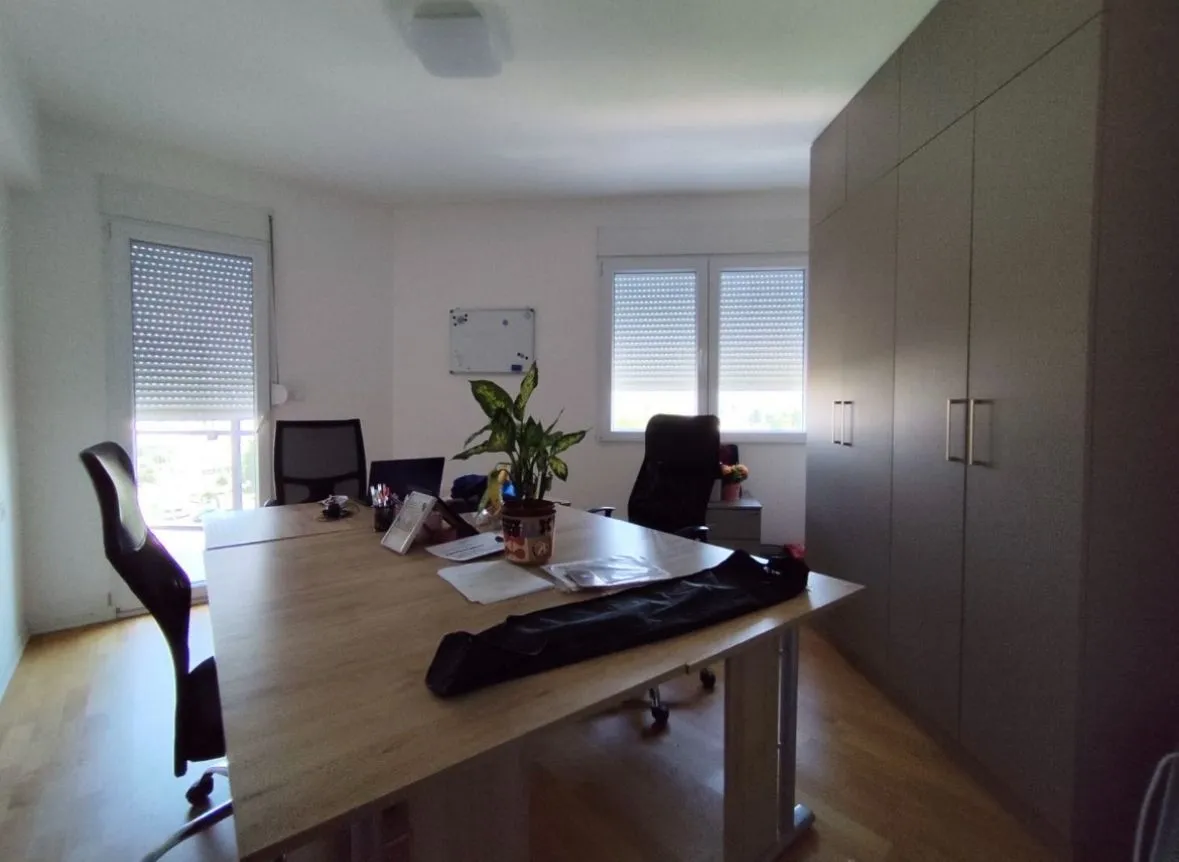 Izdavanje, dvosoban stan, 103m², Ljubović, Podgorica