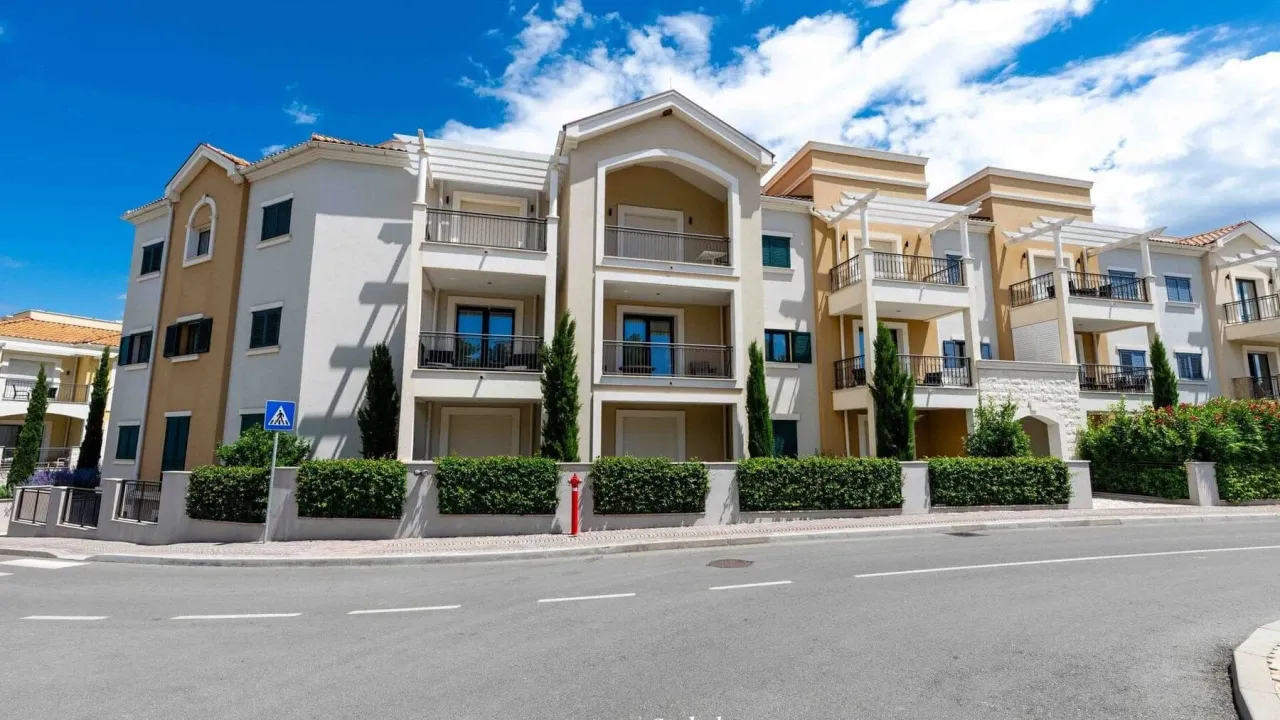 Sale, two bedroom apartment, 84m², Luštica Bay, Tivat