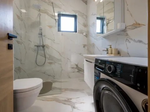 Izdavanje, jednosoban stan, 59m², Tivat, Crna Gora - image 5