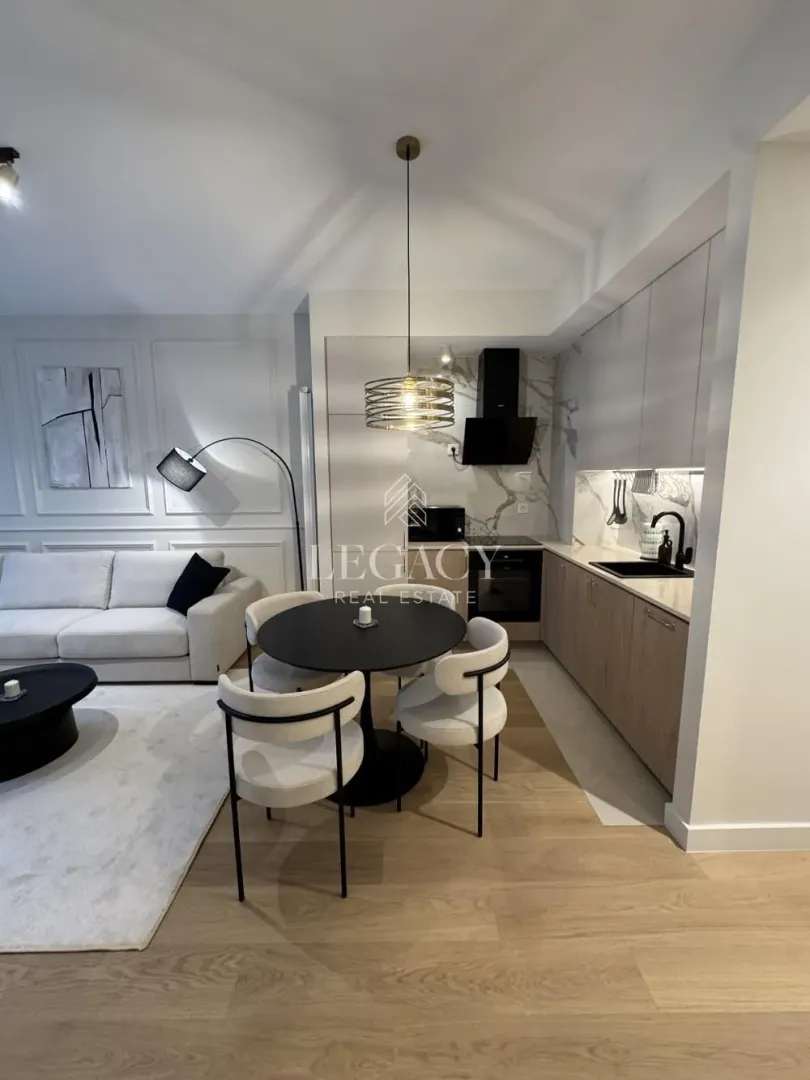 Izdavanje, dvosoban stan, 52m², Savski Venac, Beograd