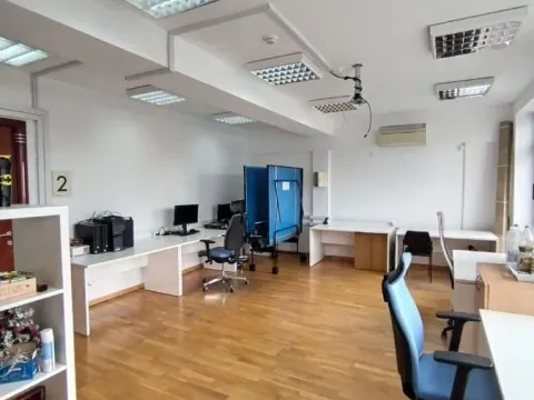Izdavanje, poslovni prostor, 500m², Adamovićevo Naselje, Novi Sad Sve Podlokacije - image 3