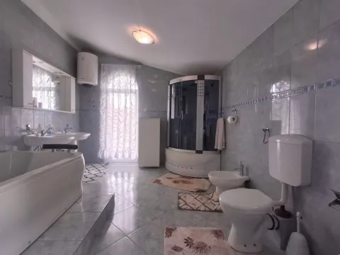 Rent, house, 500m², Gorica C, Podgorica - image 20