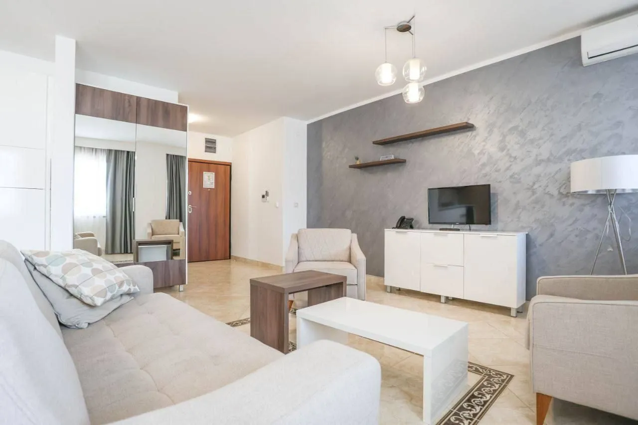 Daily-rent, one bedroom apartment, 90m², Bečići, Budva