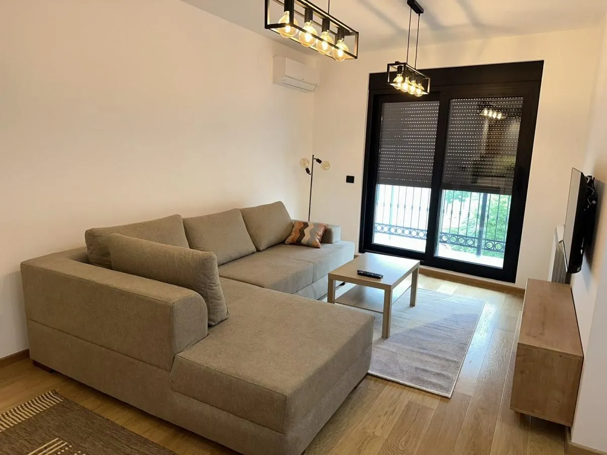 Izdavanje, četvorosoban stan, 102m², Crveni Krst, Beograd