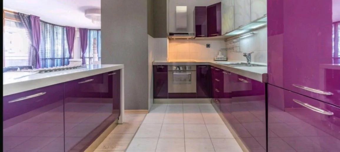 Izdavanje, trosoban stan, 140m², Preko Morače, Podgorica