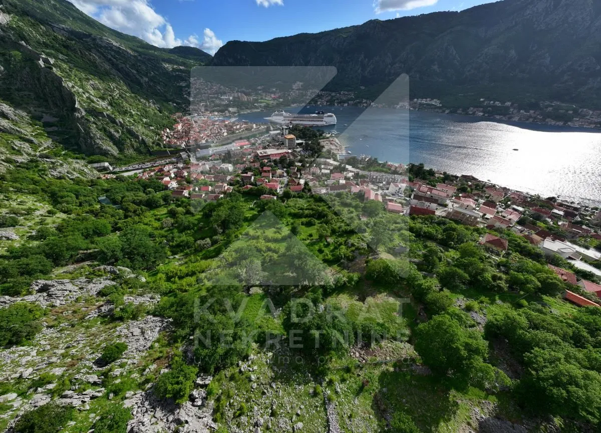 Prodaja, plac, 1700m², Dobrota, Kotor