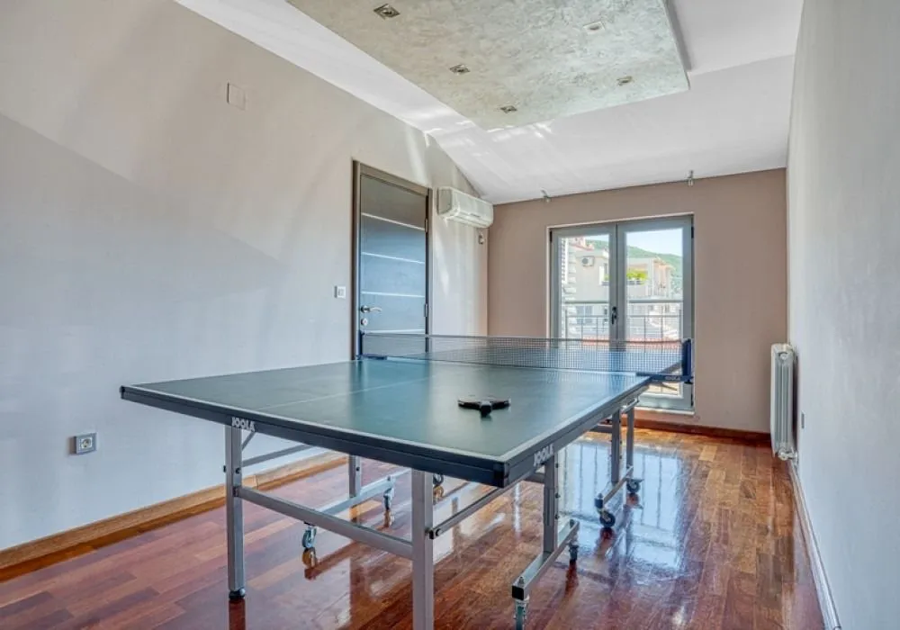 Prodaja, četvorosoban stan, 190m², Rozino, Budva