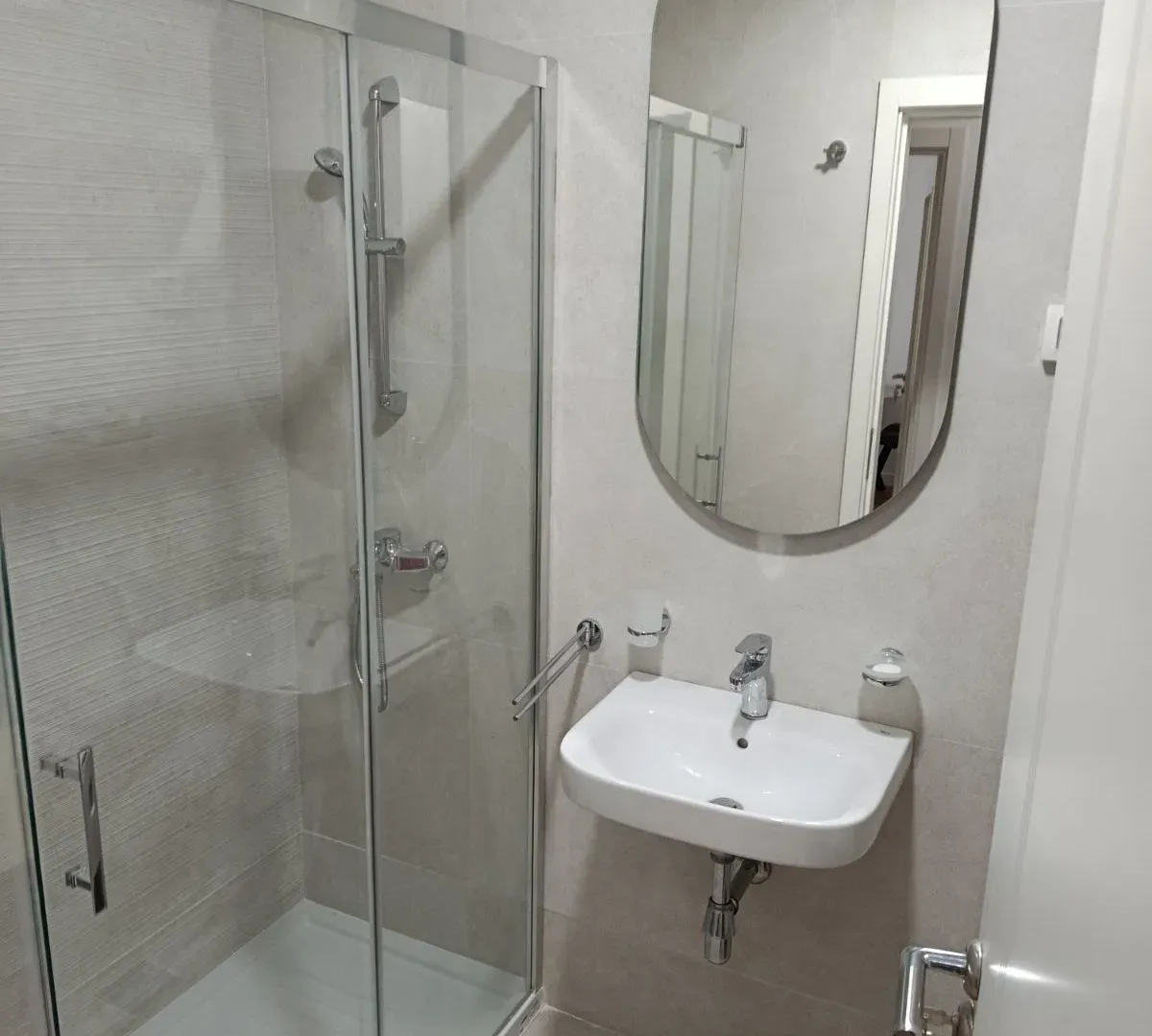Izdavanje, jednosoban stan, 42m², Stari Aerodrom, Podgorica