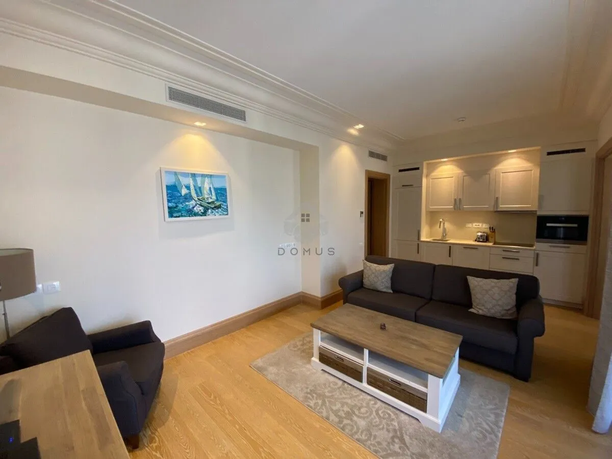 Prodaja, jednosoban stan, 76m², Tivat, Crna Gora