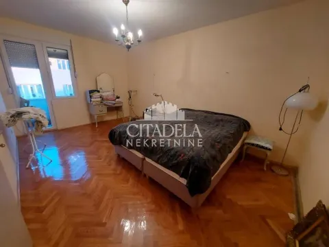 Prodaja, dvosoban stan, 79m², Vračar Centar, Vračar Sve Podlokacije - image 2