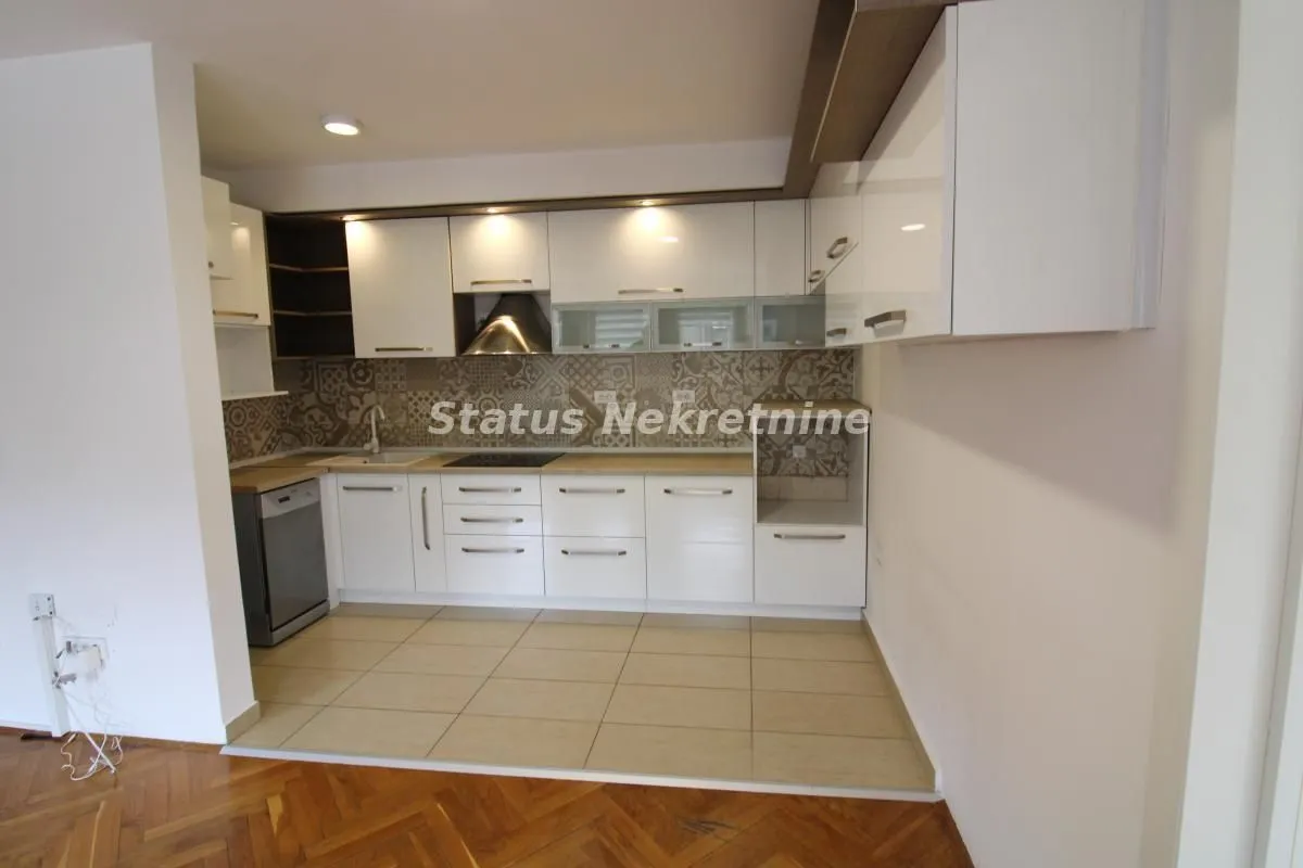 Prodaja, trosoban stan, 83m², Bulevar Oslobodjenja, Novi Sad Sve Podlokacije