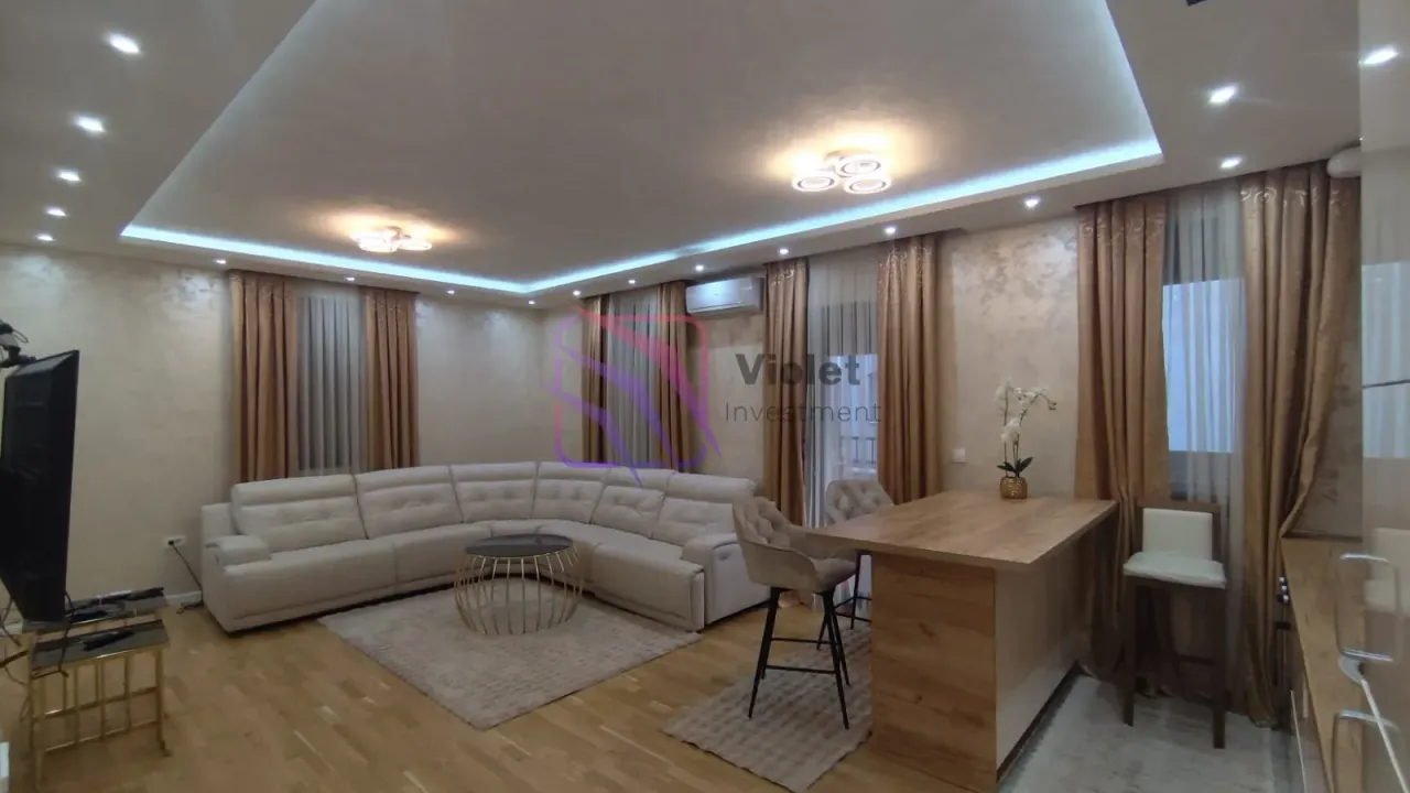 Izdavanje, dvosoban stan, 86m², Stara Varoš, Podgorica