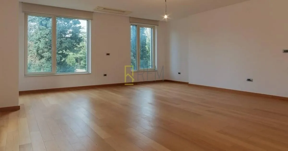 Prodaja, trosoban stan, 114m², Centar, Podgorica