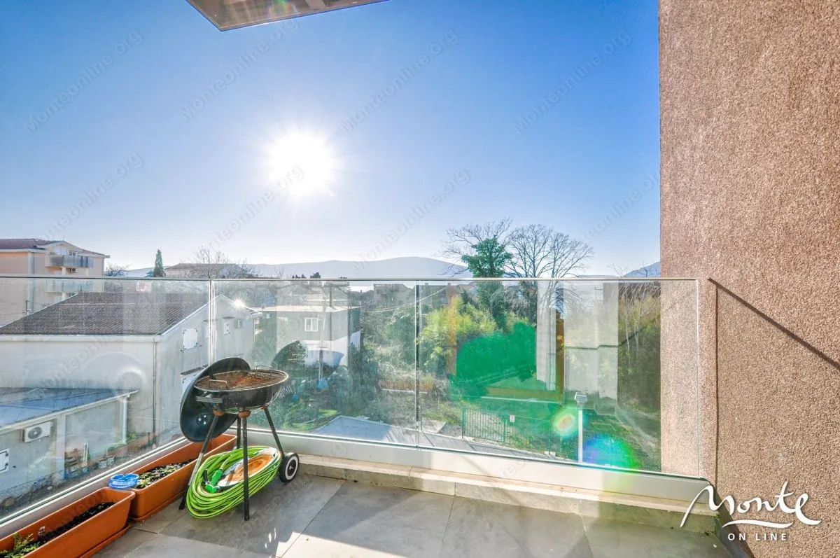 Prodaja, dvosoban stan, 69m², Tivat, Crna Gora