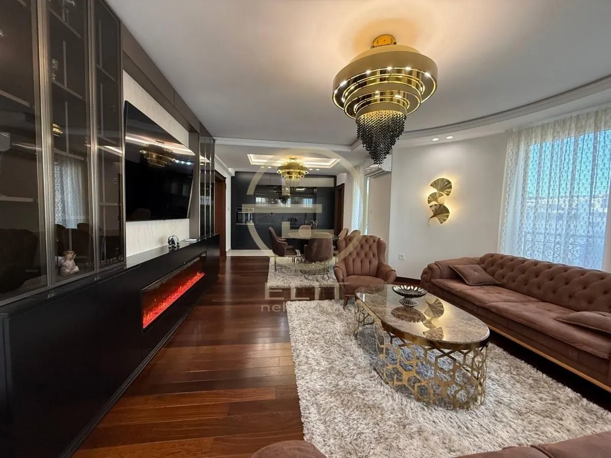 Izdavanje, stan, 116m², Socijalno, Novi Sad Sve Podlokacije