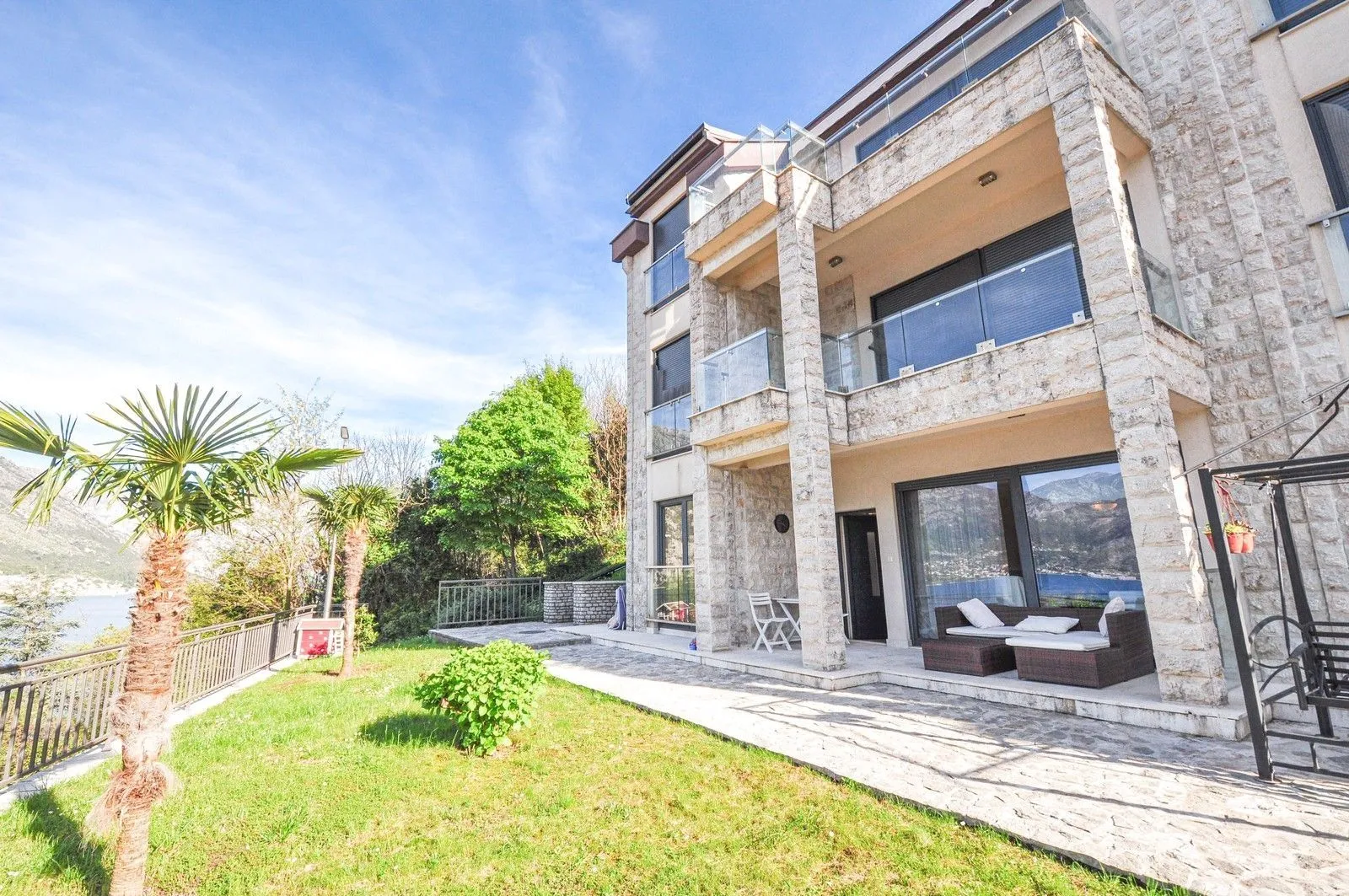 Sale, two bedroom apartment, 68m², Kostanjica, Kotor