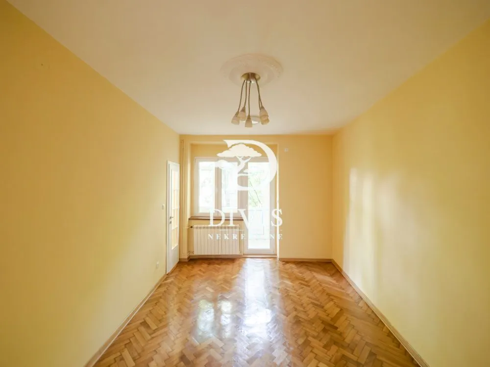 Prodaja, četvorosoban stan, 65m², Skadarlija, Beograd