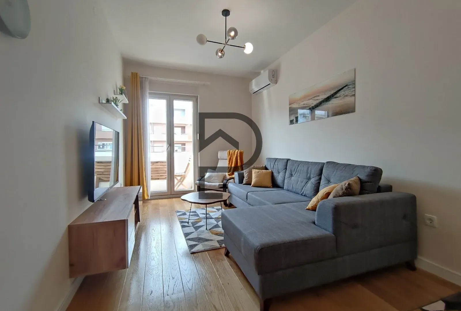 Izdavanje, jednosoban stan, 43m², Central Point, Podgorica