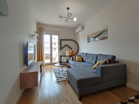 Izdavanje, jednosoban stan, 43m², Central Point, Podgorica - image 1