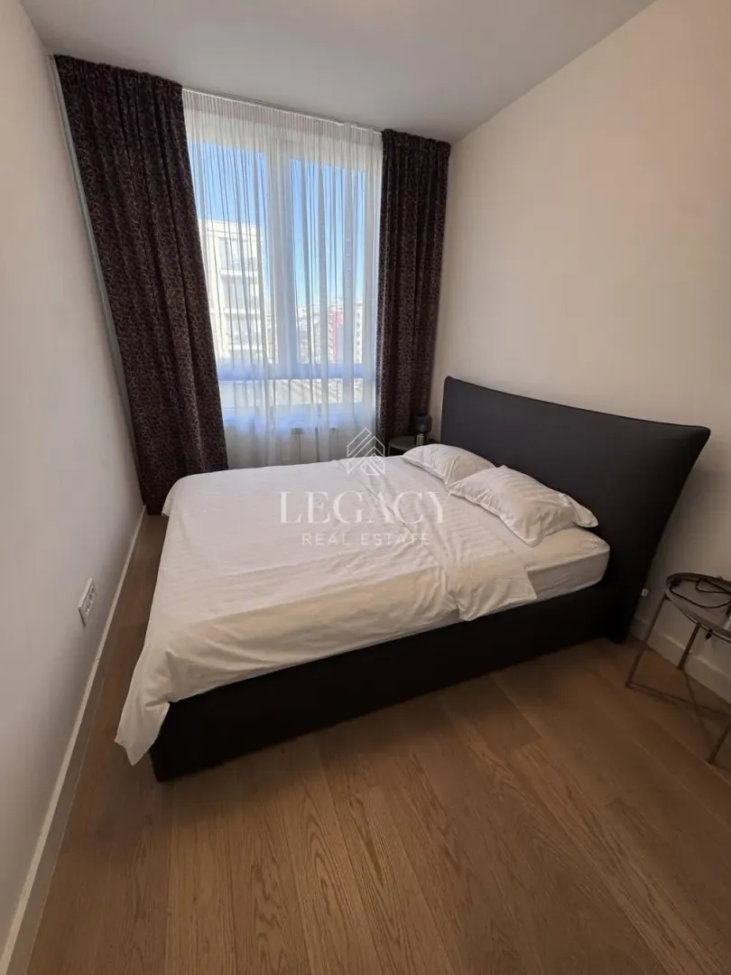 Izdavanje, trosoban stan, 77m², Savski Venac, Beograd