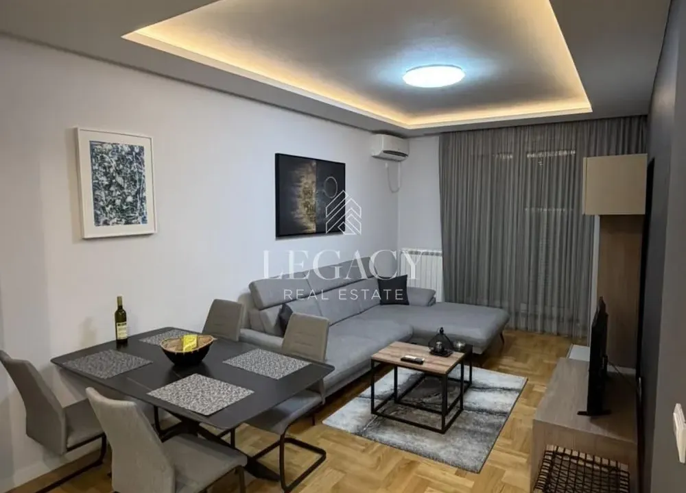 Izdavanje, dvosoban stan, 50m², Đeram Pijaca, Beograd