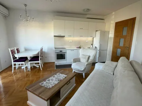 Rent, one bedroom apartment, 50m², Stari Aerodrom, Podgorica - image 2