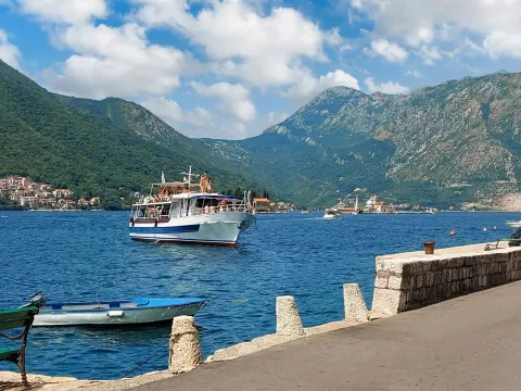 Izdavanje, poslovni prostor, 230m², Perast, Kotor - image 2