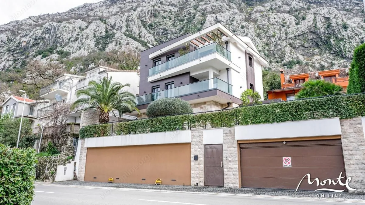 Prodaja, kuća, 210m², Dobrota, Kotor