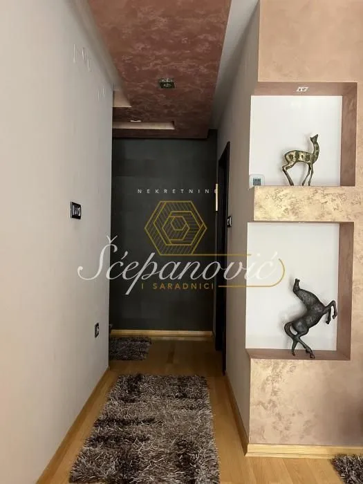 Prodaja, trosoban stan, 67m², Centar, Novi Sad