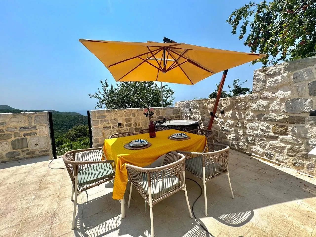 Rent, two bedroom apartment, 120m², Kamenovo, Budva