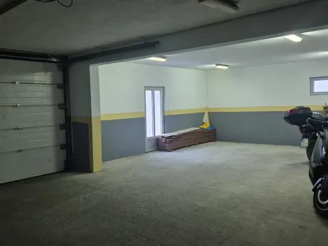 Izdavanje, trosoban stan, 88m², Bečići, Budva - image 3