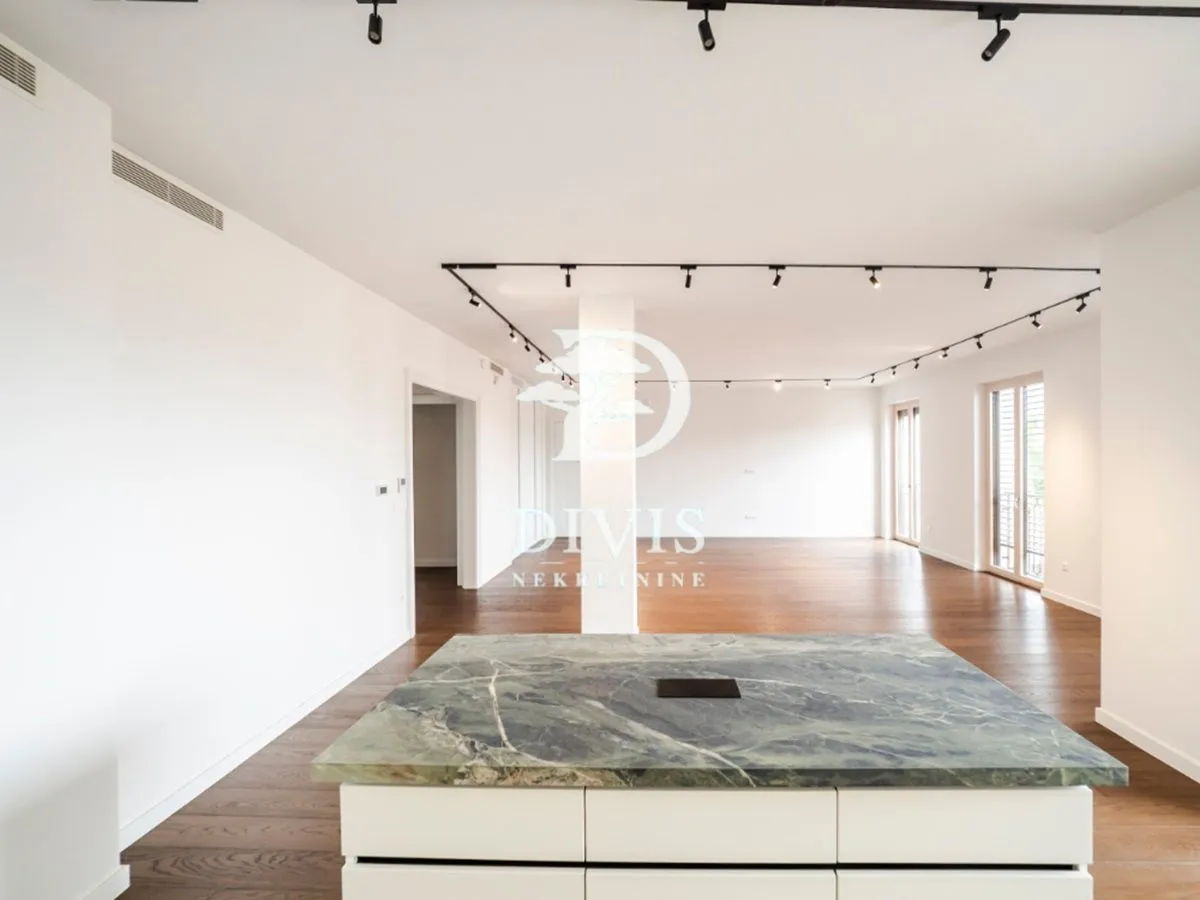 Rent, four bedroom apartment, 150m², Stari Grad, Beograd