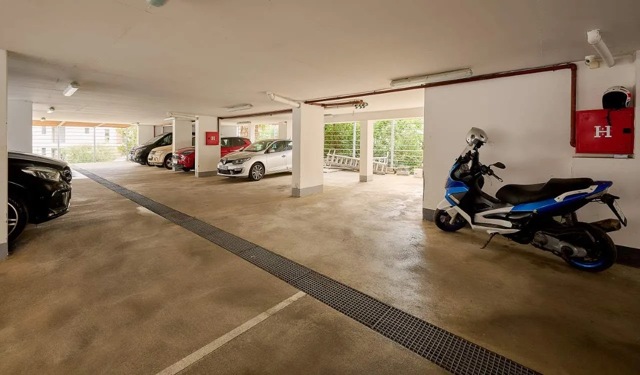 Prodaja, dvosoban stan, 88m², Lazi, Budva