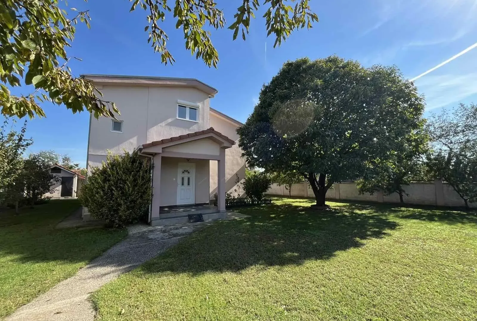 Rent, house, 350m², Donji Kokoti, Podgorica