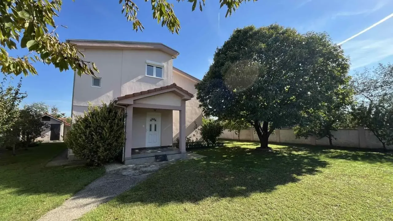 Rent, house, 350m², Donji Kokoti, Podgorica