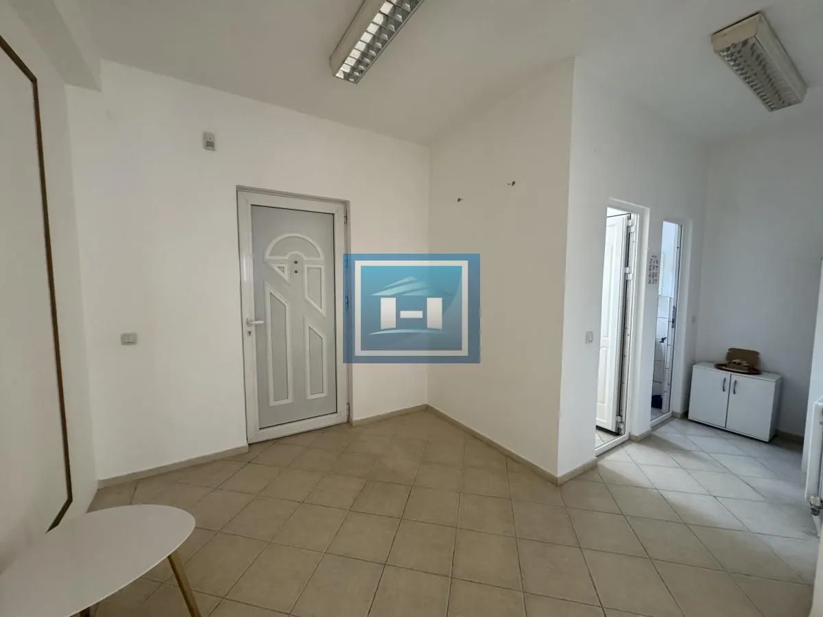 Rent, office space, 110m², Ćuprija, Srbija
