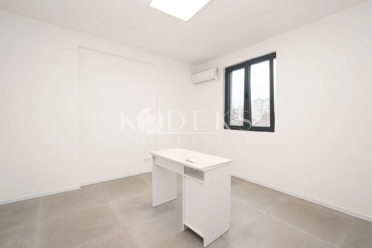 Izdavanje, poslovni prostor, 120m², Centar, Podgorica