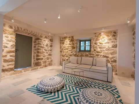 Izdavanje, kuća, 350m², Trebešin, Herceg Novi - image 20