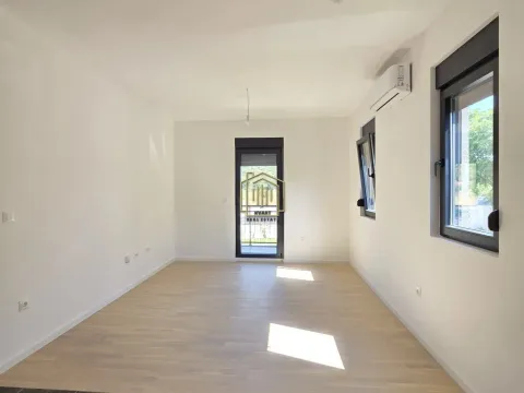 Rent, one bedroom apartment, 44m², Tološi, Podgorica - image 2