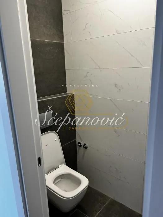 Izdavanje, trosoban stan, 65m², Rotkvarija, Novi Sad Sve Podlokacije