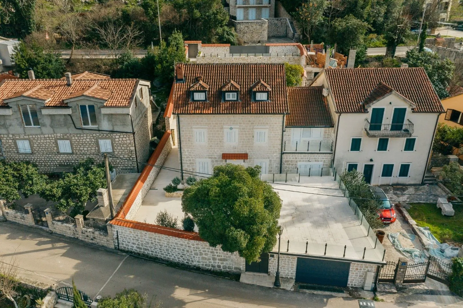 Sale, house, 380m², Ljuta, Kotor