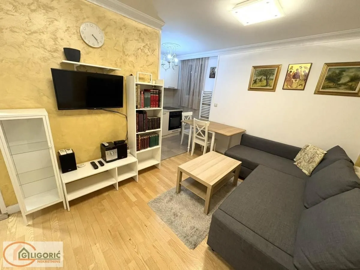 Rent, three bedroom apartment, 65m², Stari Grad, Beograd