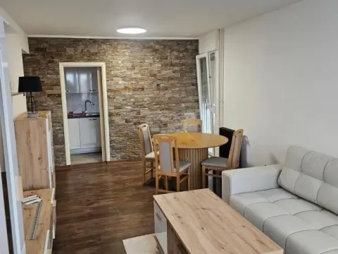 Prodaja, trosoban stan, 70m², Medijana, Niš - image 1