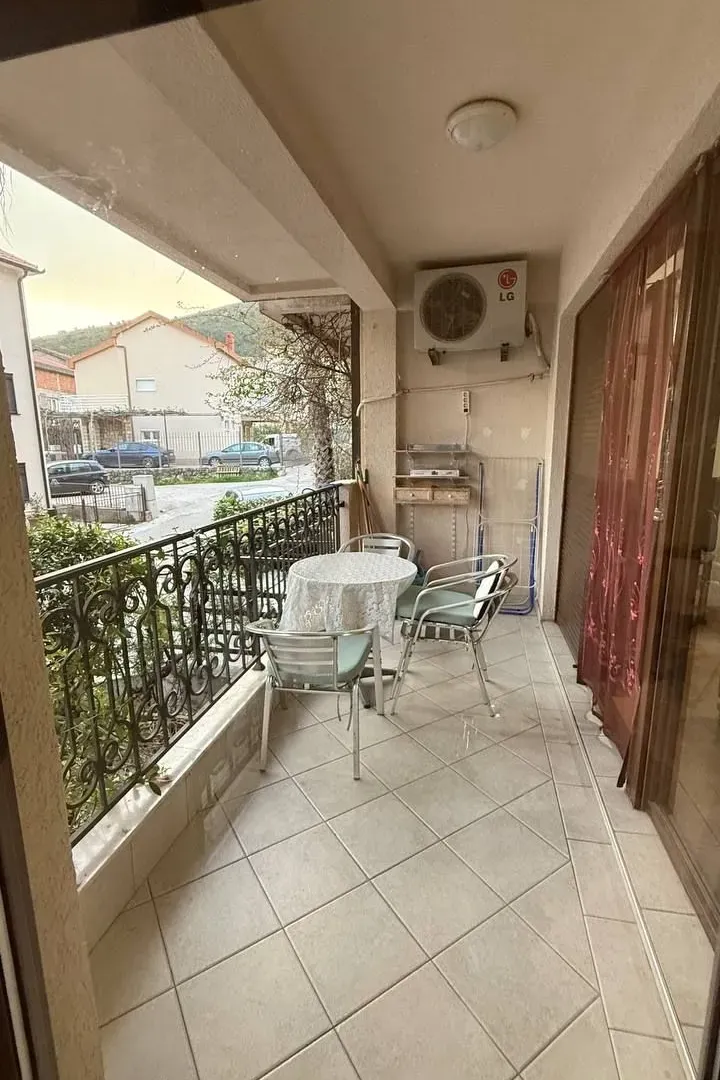 Izdavanje, dvosoban stan, 68m², Podmaine, Budva