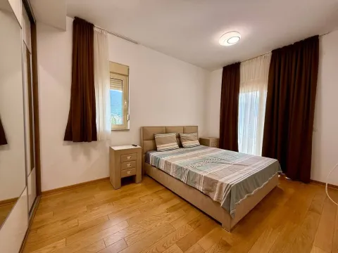 Rent, three bedroom apartment, 100m², Bečići, Budva - image 4