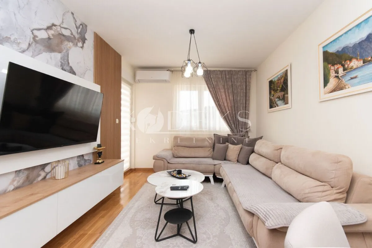 Izdavanje, dvosoban stan, 56m², City Kej, Podgorica